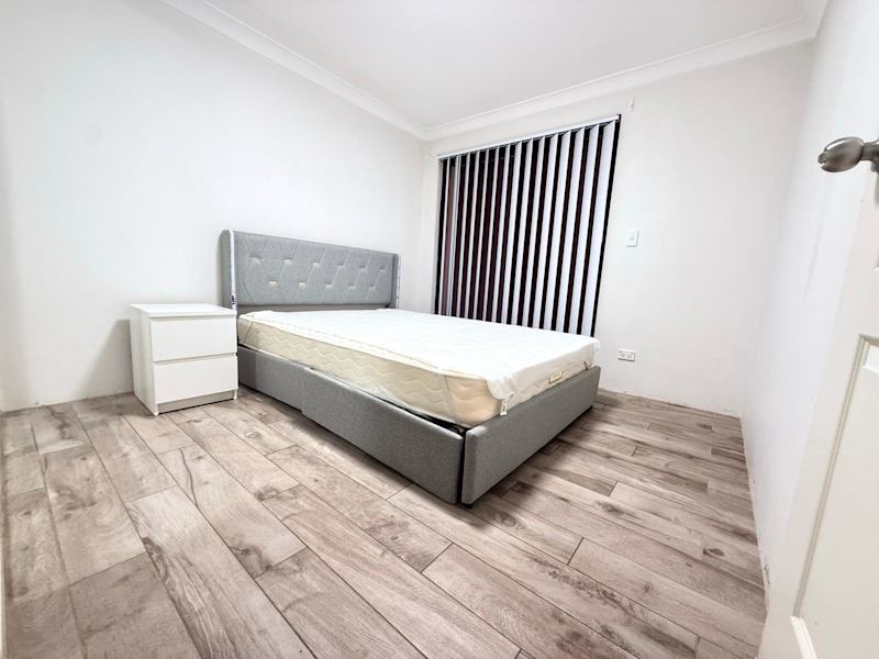 Room for rent 250 / week single girls only 62885358616705110