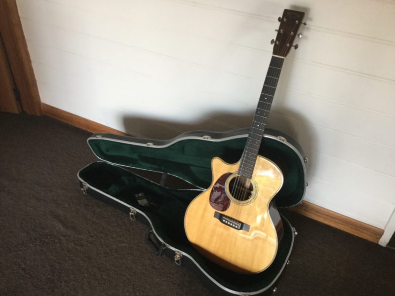 gumtree martin acoustic guitar