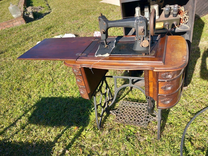 Antique Singer Sewing Machine 630235357277471122