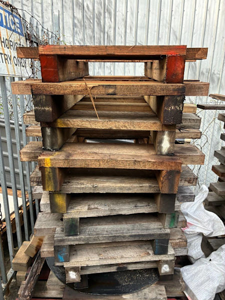 Hardwood Pallets 63440310827394111