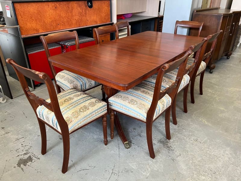 mahogany queen anne dining table