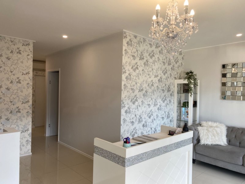 Beauty room injectable tattoo + nail tech space for rent Beauty clinic62995620305539111