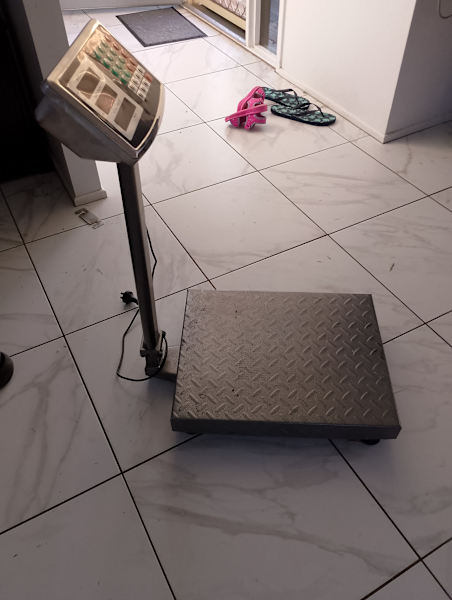 PRICE DROPPED!!! Heavy duty weigh scales63017765233409112