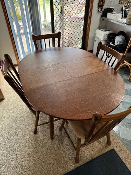 Dining Table + 4 Matching Chairs – Extendable – $100628634106238751119