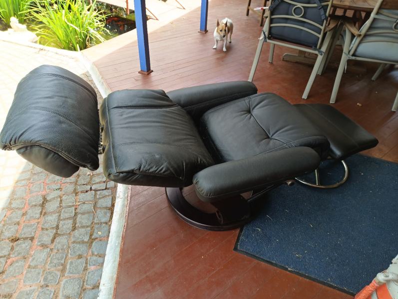 Recliner Chair plus footrest.62863377869058114
