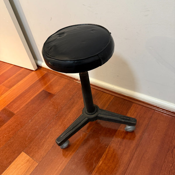 HEAVY DUTY METAL 3 LEG ROUND ROLLING STOOL WITH WHEELS PU LEATHER62864724334209111