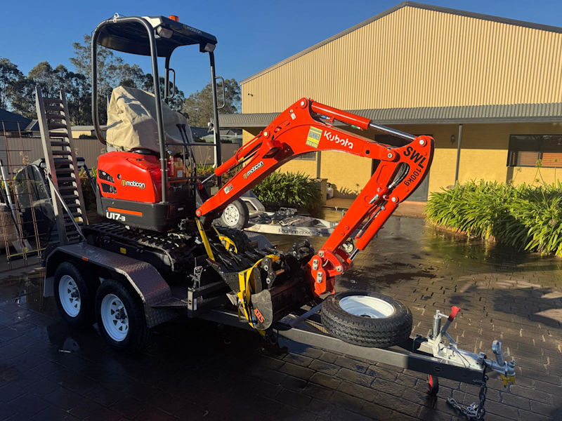 Excavator hire 1.7T Kubota (wet and dry options available) 62938581963138110