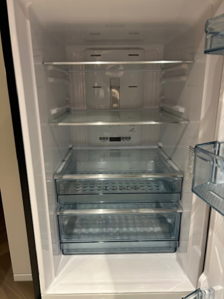 Hitachi Bottom-Mounted Fridge/Freezer Silver 303L - Near New RRP $99963022182676227113