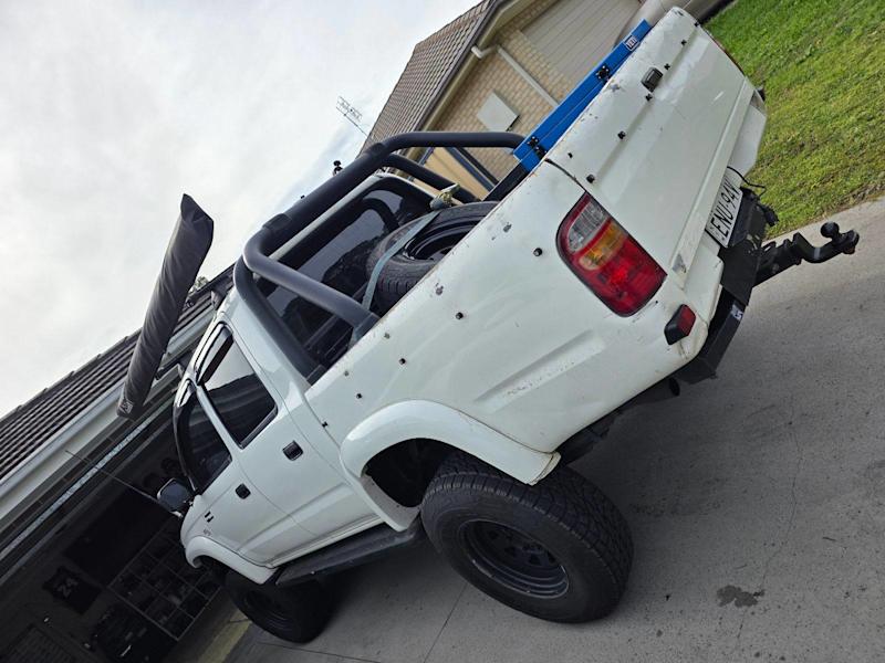 2005 TOYOTA HILUX SR5 (4x4) 5 SP MANUAL DUAL CAB P/UP62934696153090111