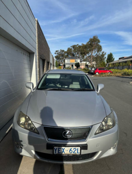 Lexus is 250 6 speed auto silver $5500 ono need gone asap 629366540538911124