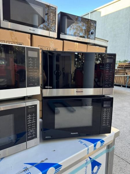 PANASONIC MICROWAVES STAINLESS STEEL CERAMIC INVERTER 1100W CLEARANCE63021732180482112