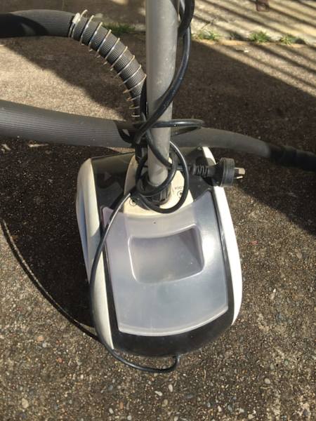 Garment steamer with built in hanger63470142670978111