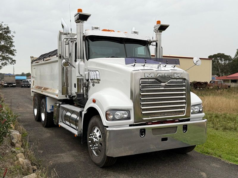 Mack trident 2016 tipper hardox body 62933711799937111