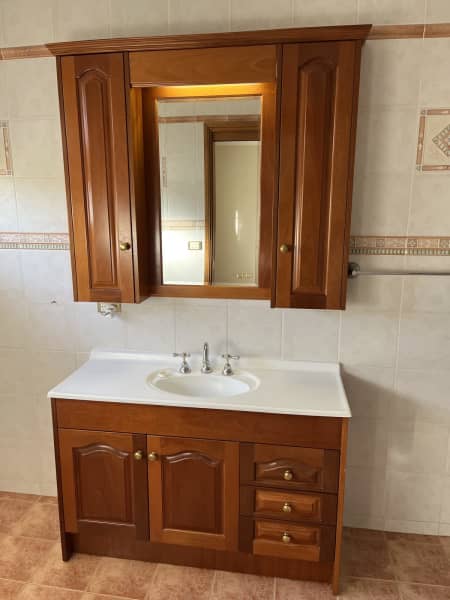 Vanity mirror and lit63009246622338111
