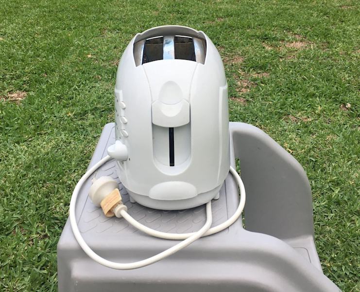 Near-new, Working-great Bread Toaster63470145106306110