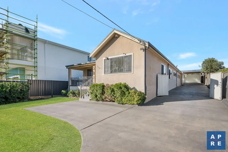 Spacious 5-Bedroom Family Home in Prime Location62882739516803111