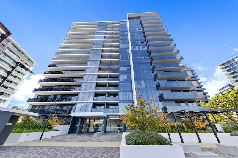 Modern, Light-Filled 9th floor Unit in The Oaks - Prime Woden Location629317108185611113