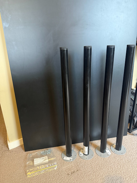 IKEA MALVKT DESK WITH LEGS62863406372865113
