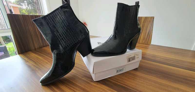 pixie boots size 9