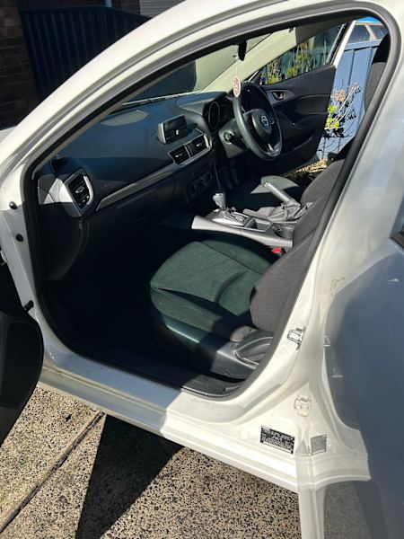 Mazda 3 2001662936661673090112