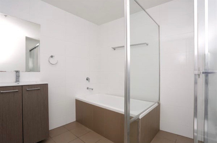 Room Available for 2 girls/couple63007636837377111