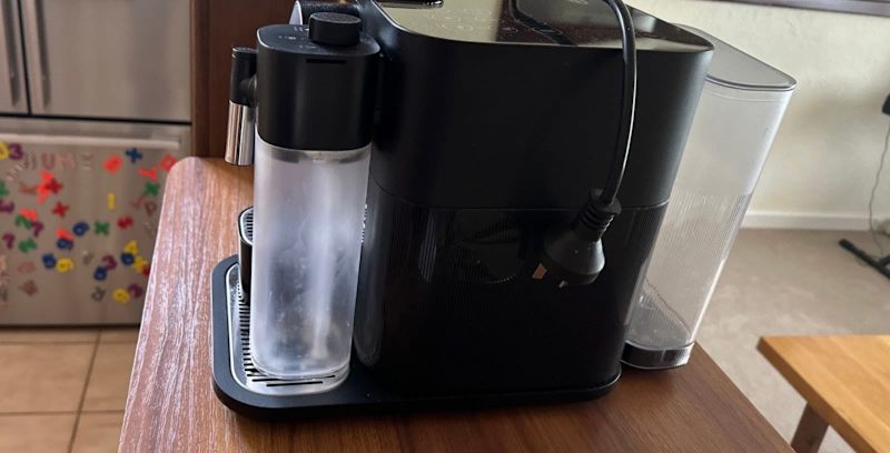 Delonghi Nespresso Lattissima coffee machine63612128872065110