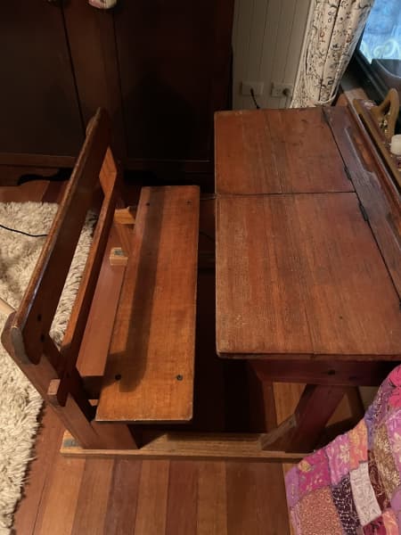 Double student desk. Top condition $140 ono.62863409090050111