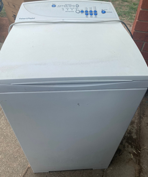 5.5 kg  top load Fisher and paykel63021729035137117