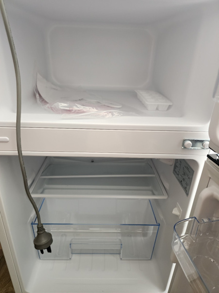 Chiq 86L 2 door bar fridge63021729313923112