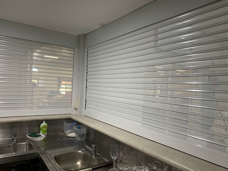 Roller shutter business 63007361467907114