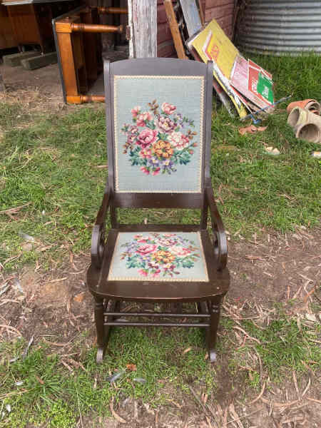 Vintage Rocking Chair62863375462401111