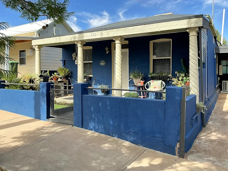 VIBRANT COTTAGE HOME629317132931851116