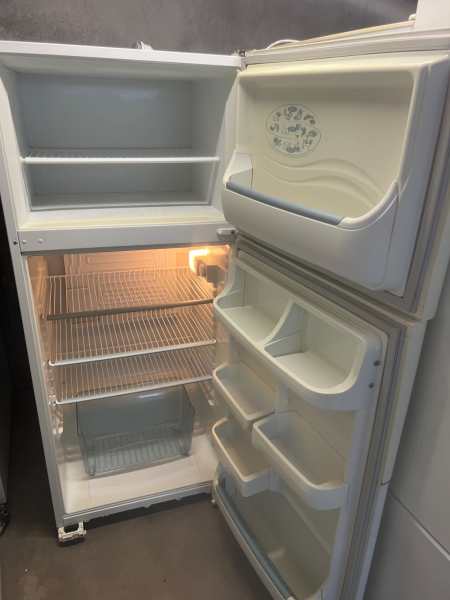 westinghouse 390l fridge freezer