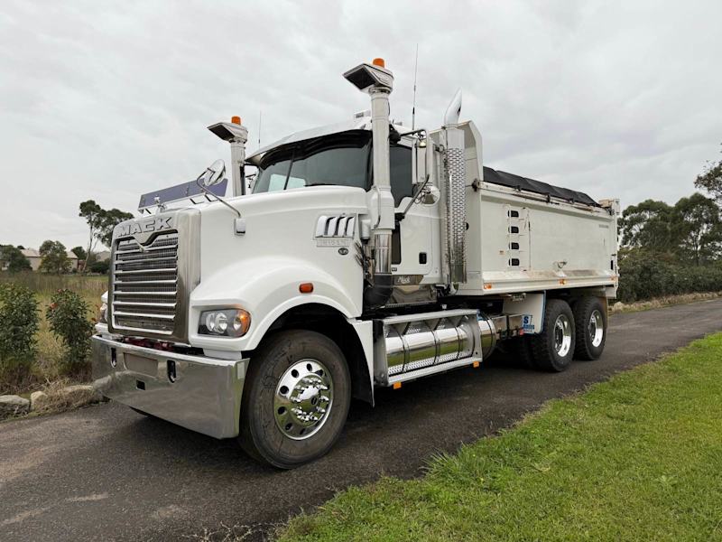 Mack trident 2016 tipper hardox body 62933711799937110