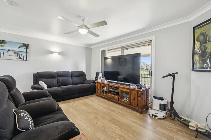 Double-Storey Family Home with Mountain Views62929683585538113