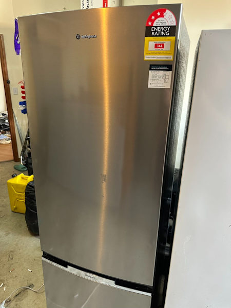 *Delivery available* Westinghouse 369L fridge63017766063234113