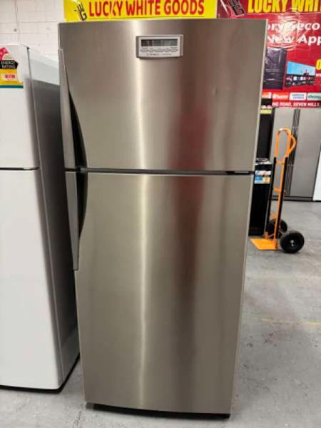 Factory Seconds Hisense fridge freezer 585 L.634432907422751111