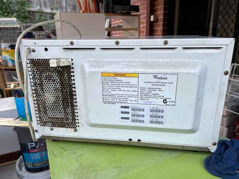 Microwave in working condition63443546958465111
