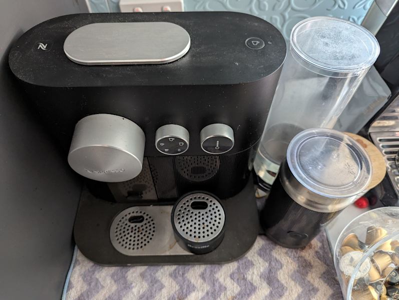 Breville Nespresso Expert&Milk Black63018620366081113