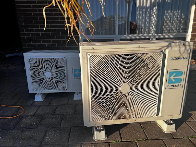 2 Air conditioning units with outdoor units63017765393411111