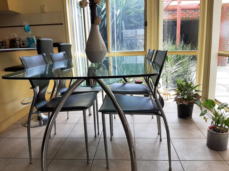 gumtree glass dining table and chairs