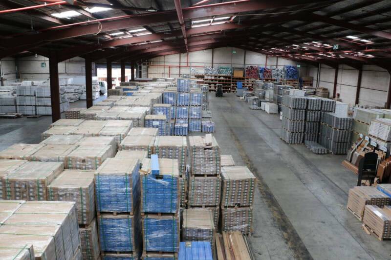 BUY DIRECT ! PREMIUM AC4 LAMINATE FLOOR 12MM CLICK & LOCK FRM$15/M263439421569667114