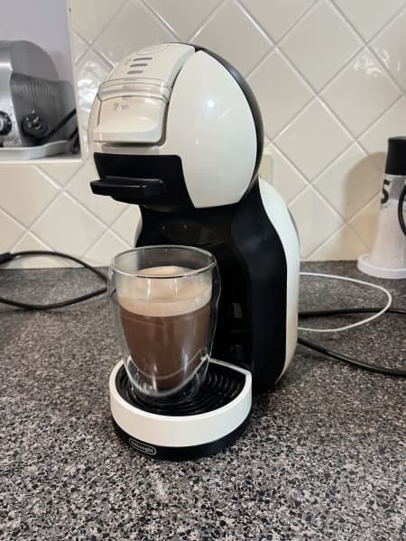 Small coffee machine NERA De'Longhi EDG200.B Nescafé Dolce Gusto