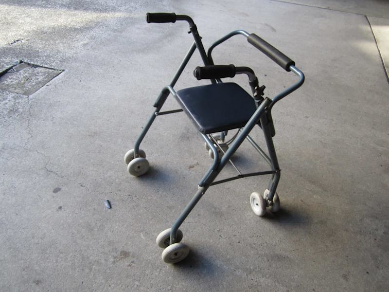 Foldable walking frame.65073651216387110