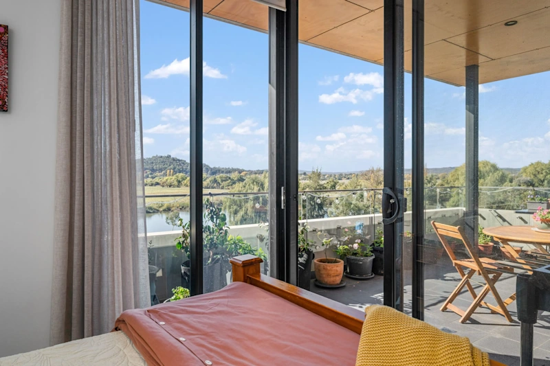 Wake Up to Breathtaking Vistas: Corner Apartment Living in Kingston Foreshore!62932719333377112