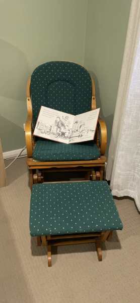 Rocking/feeding/reading chair! $30 with stool62863410260483112