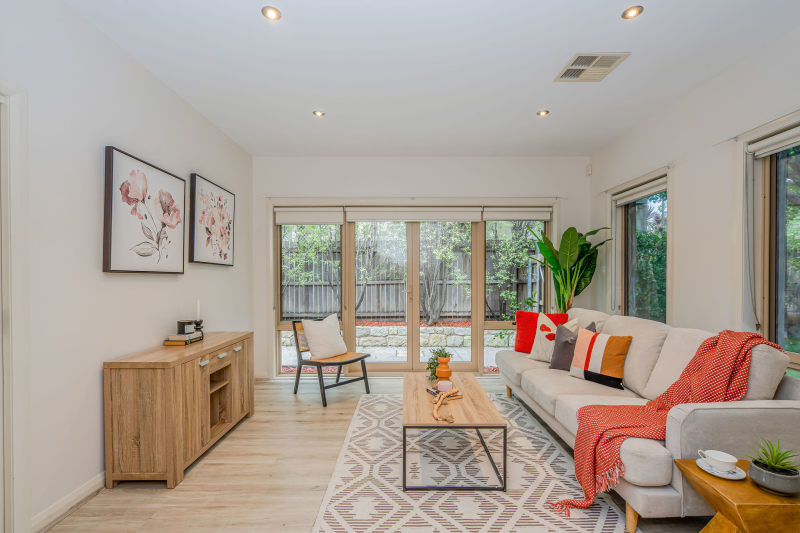 Exquisite 4-Bedroom Home with Pool and Double Garage in Harrison62929679492353114