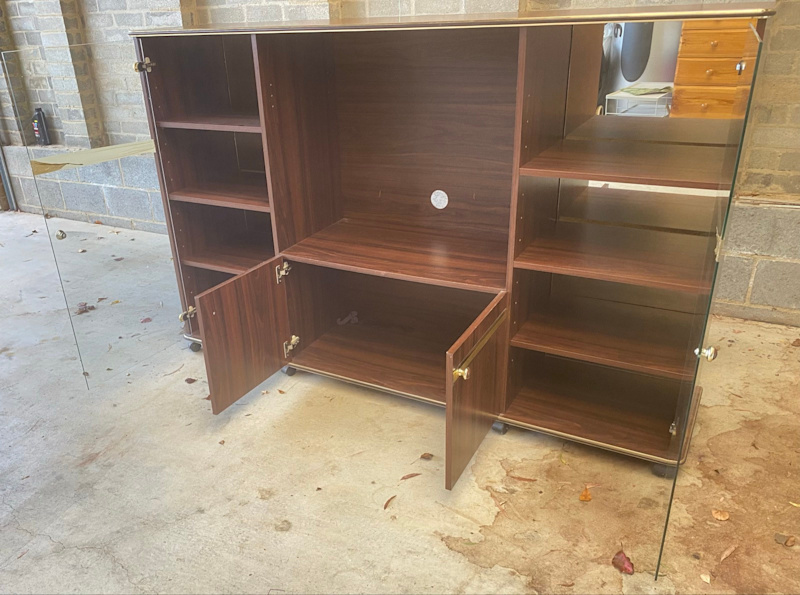 Timber TV/Display cabinet with two glass doors and two timber doors.628638384360981110