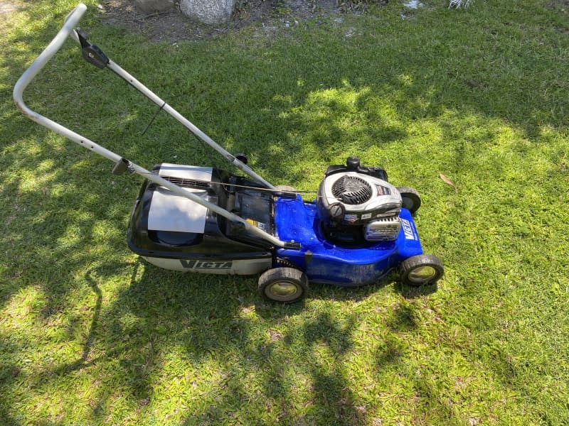 How To Change Replace Spark Plug Of Victa Lawn Mower, 53 OFF