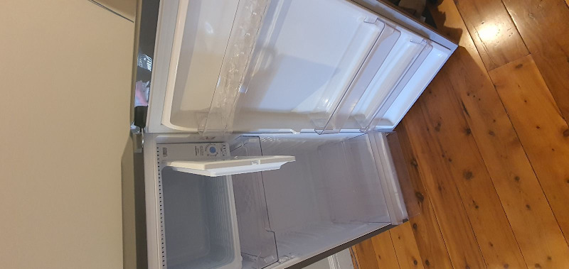 LG Fridge like new63022180532609111